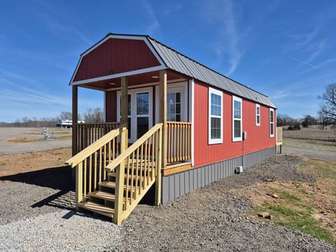 Front of Redbud Roost Tiny Home