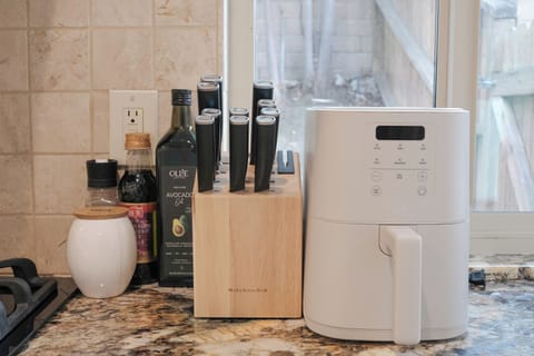 Oil/spices/soysauce/ we got it all!
Plus AIR-FRYER !!