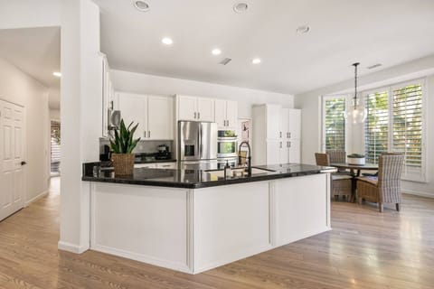 Well Equipped Kitchen Great for Prepping a Delicious Meal!