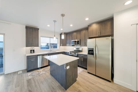 Full Kitchen with Island