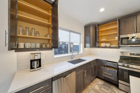 Drinkware & Dinnerware