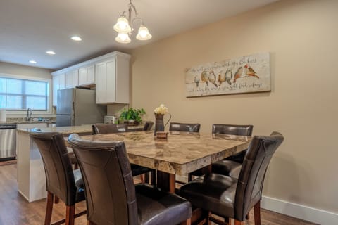 Dining Area - Seats 8 with Bar Seating