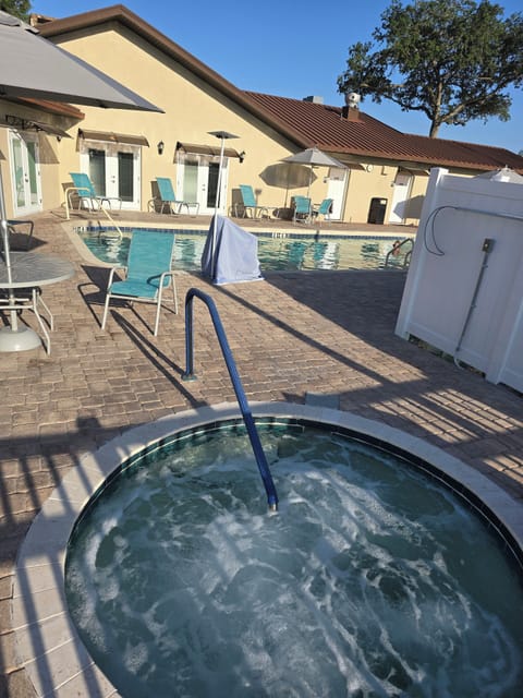 Pool & Hot Tub (shared)

