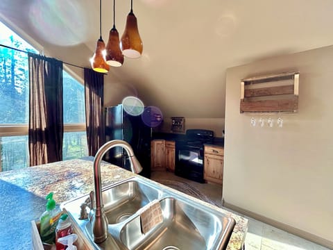 Enjoy cooking a meal together is this cozy, well-equipped kitchen. 