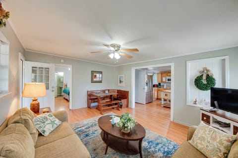 Living Room | Flat-Screen TV