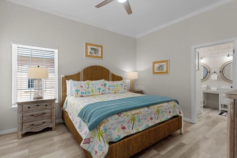 Master Bedroom w/King Bed