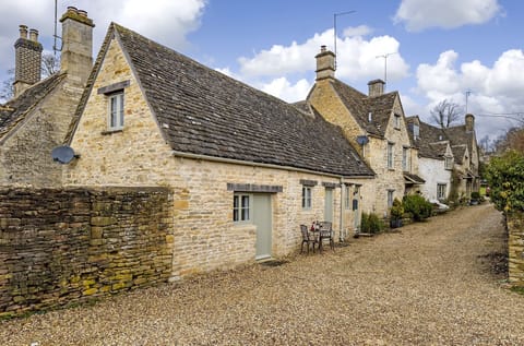 Little Bird Cottage - StayCotswold