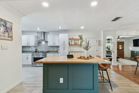 Breakfast bar with stylish stools &  lighting.
