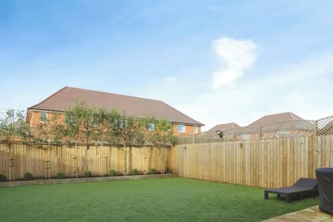 Big space outdoor with fitted Astro 