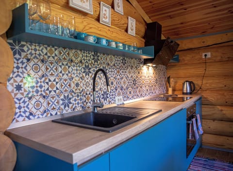 Full size kitchen is fully equipped 