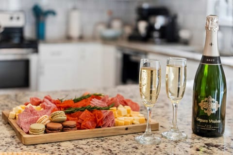 Arrive, unpack, and let vacation begin (for staging purposes only)