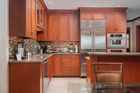 Kitchen | Kolea 9H in Waikoloa Village, Big Island, Hawaii by Luxus Vacation Properties