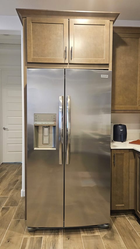 Full size Stainless steel appliances 