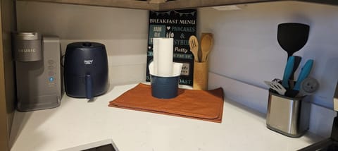 Basic kitchen equipment 