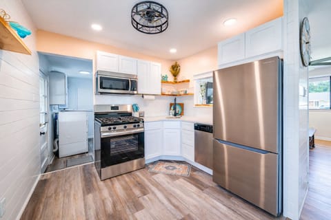 Fully equipped kitchen with stainless steel appliances and modern finishes.