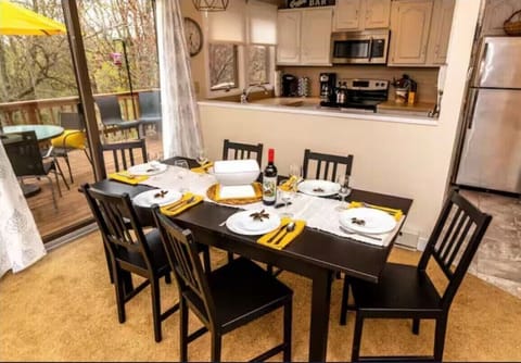 Open, comfortable dining area