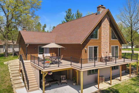 Welcome to your lake house retreat!