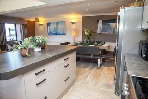 Kitchen area with breakfast bar