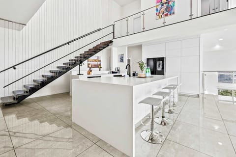 Spacious Luxury Home with Sleek Kitchen, Elegant Staircase, High Ceilings, and Stunning Views – Perfect for a Stylish Getaway, Family Retreat, or Business Stay in a Prime Location!
