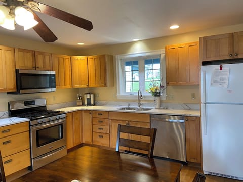 The kitchen / Dining room.