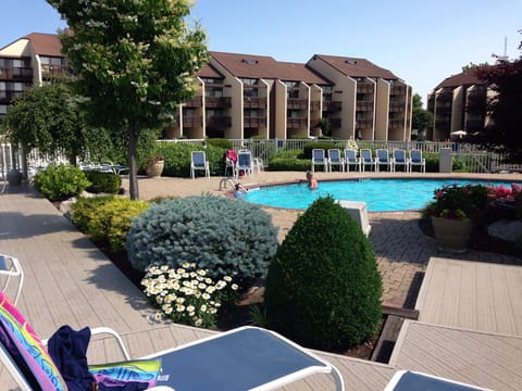 Heated pool/hot tub open Mothers day thru October 1st