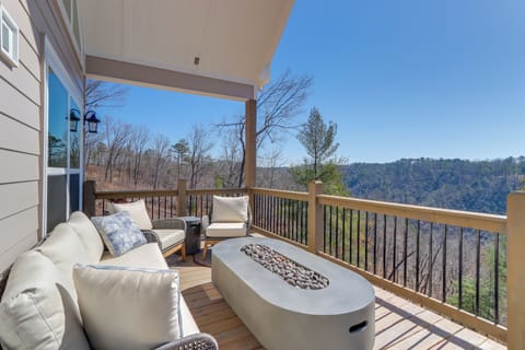 Ellijay Vacation Rental | 3BR | 3BA | Stairs Required | 2,840 Sq Ft