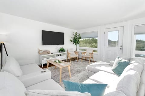 Bright mornings and cozy evenings start here