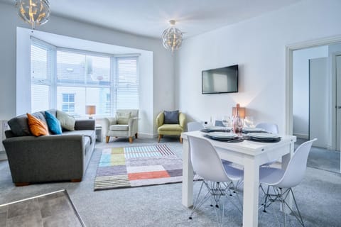 Bay View - 2 Bedroom Apartment - Tenby (24987)