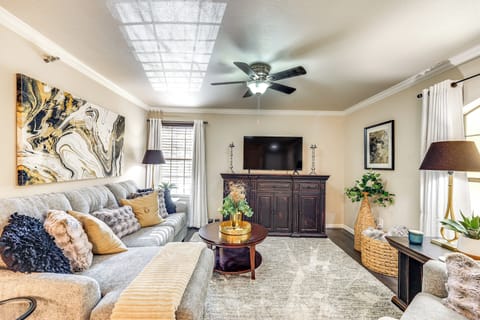 San Antonio Vacation Rental | 2BR | 2BA | 1,106 Sq Ft | Stairs Required