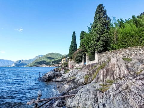 Water, Body Of Water, Mountainous Landforms, Coast, Coastal And Oceanic Landforms, Mountain, Rock, Hill, Highland, Sea