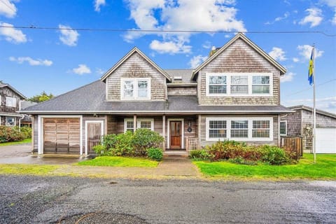 Bailey`s By the Sea front of the home