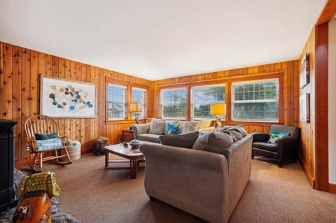 Bailey`s By the Sea Living Room