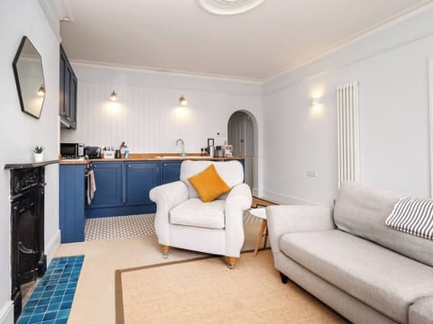 c2968e05-9d61-43c2-a479-4ea6517f5749