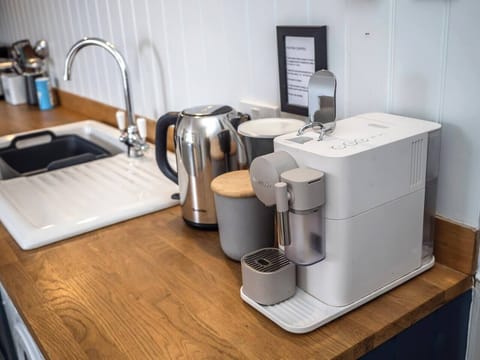 e66fac5f-5c61-46c6-9fa6-c8bd889ad1ca