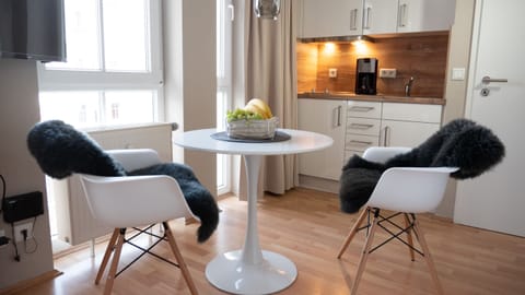 Dining table and kitchenette DAT LÜTJE 516