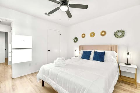 Primary Bedroom | Queen Memory Foam Bed | Pillows | Desk | Dresser | 4K TV
