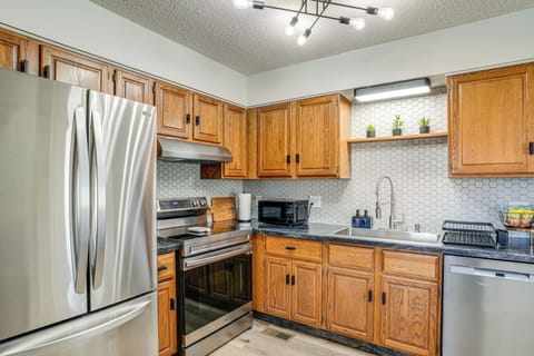 Kitchen | Trash Bags & Paper Towels