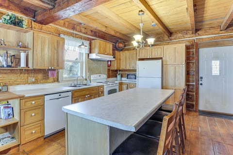 Kitchen | 1st Floor | Drip & Percolator Coffee Makers | Dishwasher