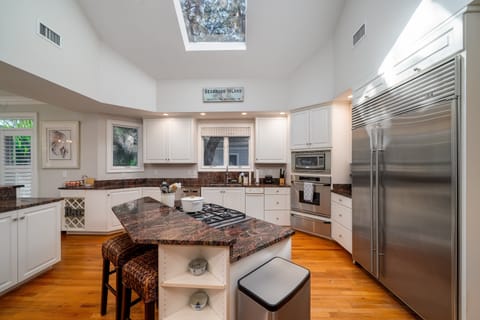 Spacious gourmet kitchen