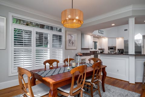 Dining table seats 6