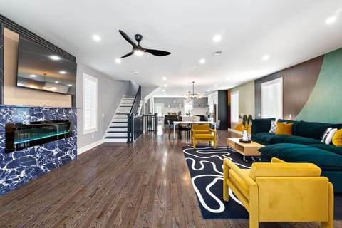 Expansive open layout—ideal for entertaining large groups