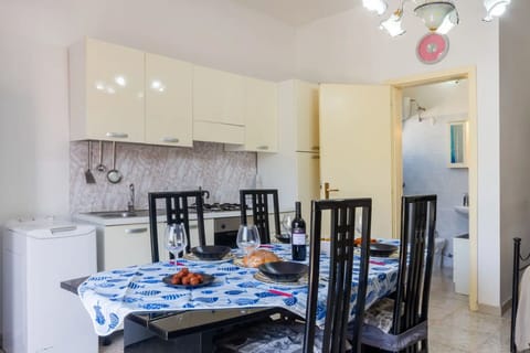 Autumn, Kitchen, Living Room, Spring, Summer