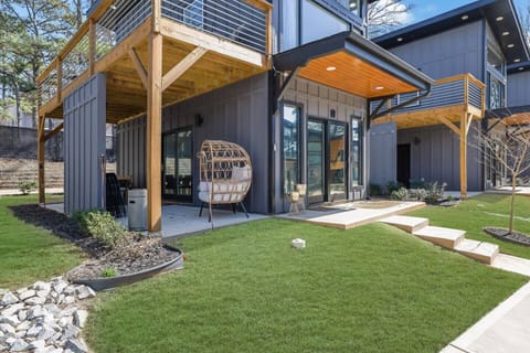 A business-friendly stay in a prime location!