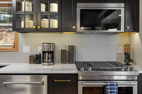 Whether you prefer a bold brew to kick-start your day or a soothing decaf to wind down, you’ll find everything you need to make your perfect cup.