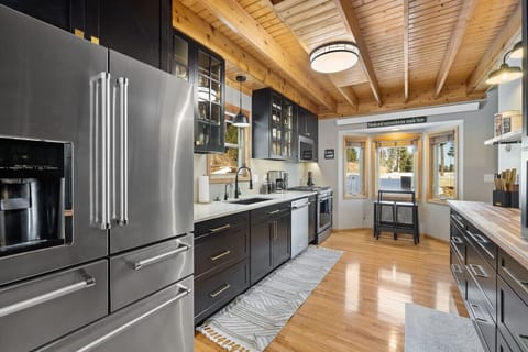 .... including a dishwasher, 2-door refrigerator, microwave oven, and stove for your cooking convenience.