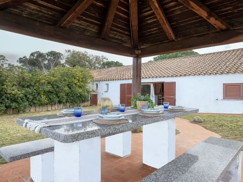 Garden, Shade, Landscaping, Outdoor Structure, Natural Material, Backyard, Pavilion, Pergola, Outdoor Furniture, Patio