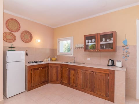 Wood, Furniture, Cabinetry, Interior Design, Countertop, Flooring, Ceiling, Cupboard, Floor, Room