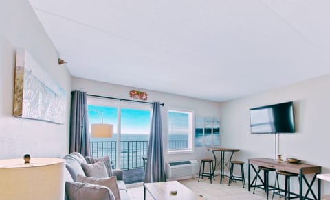 Gulf Front 1BR + Bunks at Emerald Skye, Stunning Views, Sleeps 6