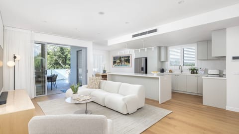 Lounge/Kitchen
