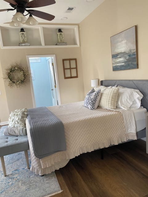 Master 1 with private bathroom 